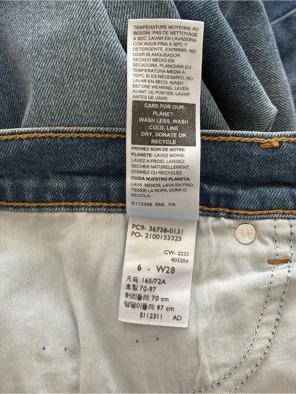 Levi's vintage Mid Rise Boyfriend Jeans in Medium Blue Wash Size 6